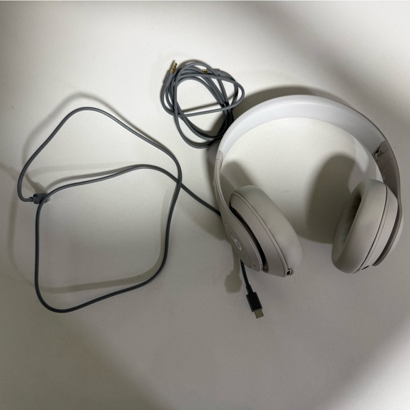 NWOT Beats Studio Pro Bluetooth Wireless Headphones – Sandstone - Picture 2 of 7